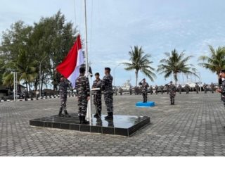 Danlanal Bintan Pimpin Upacara Bendera 17 an, Bersama Jajaran TNi Angkatan Laut Di Tanjung Uban
