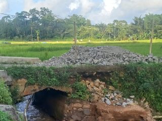 Jembatan Retak dan Amblas, Warga Cilangkap Harap Penanganan Segera